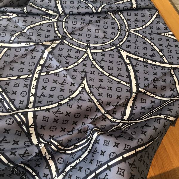 Louis Vuitton Scarf LVC00535